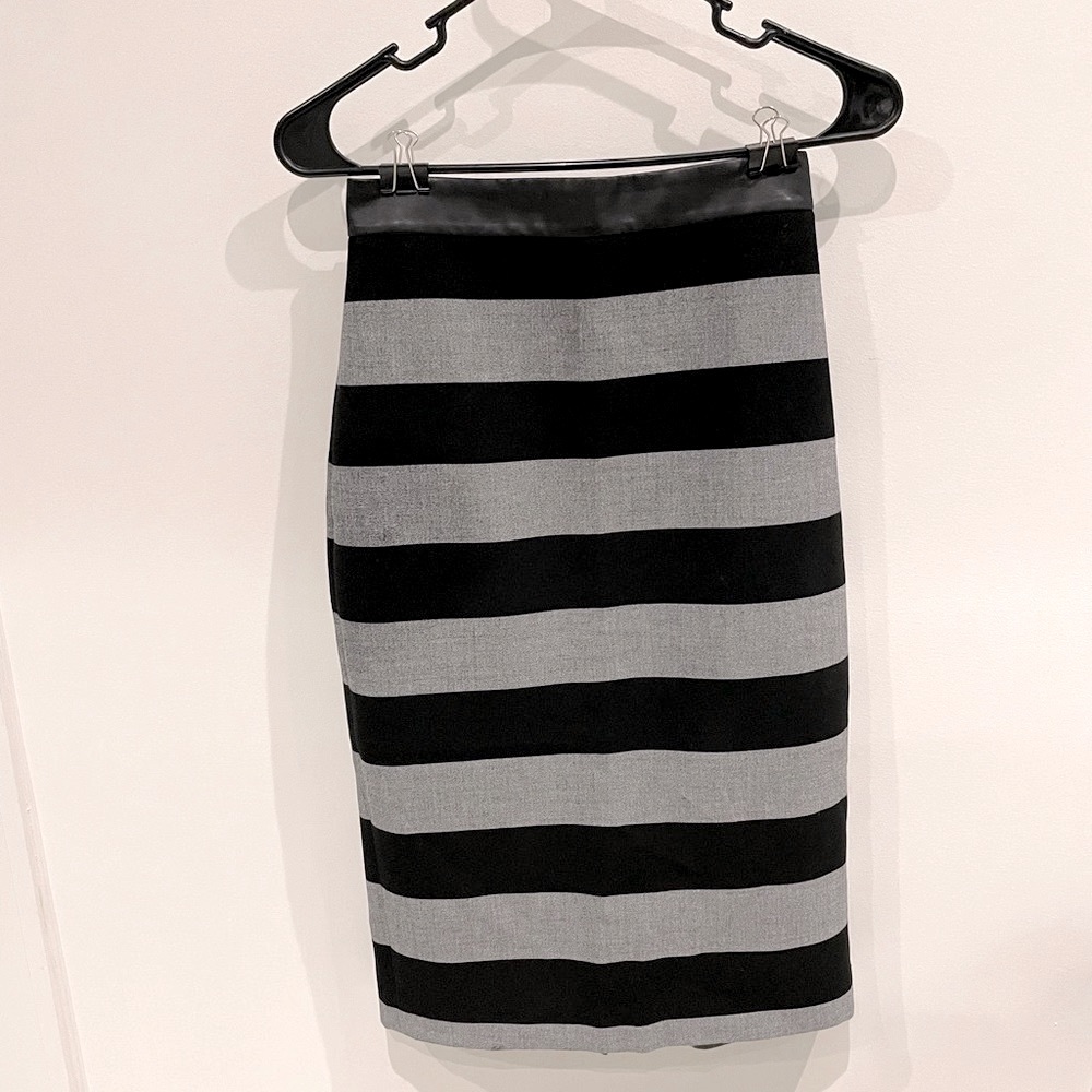 Banana Republic women’s striped skirt